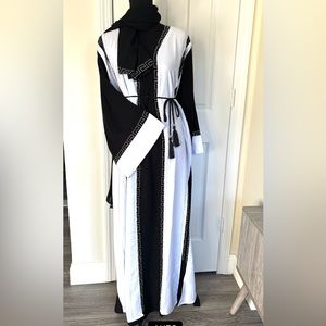 Black and white abaya